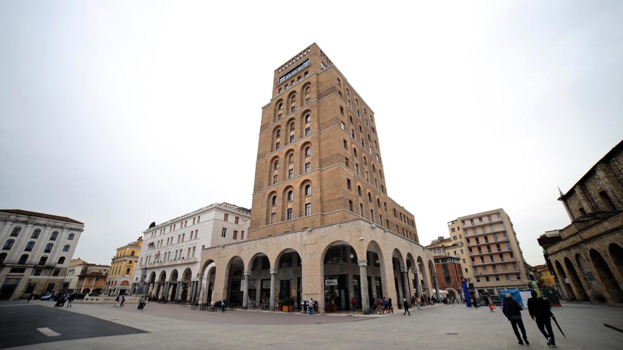 Vittoria Tre Piazze Apartment *